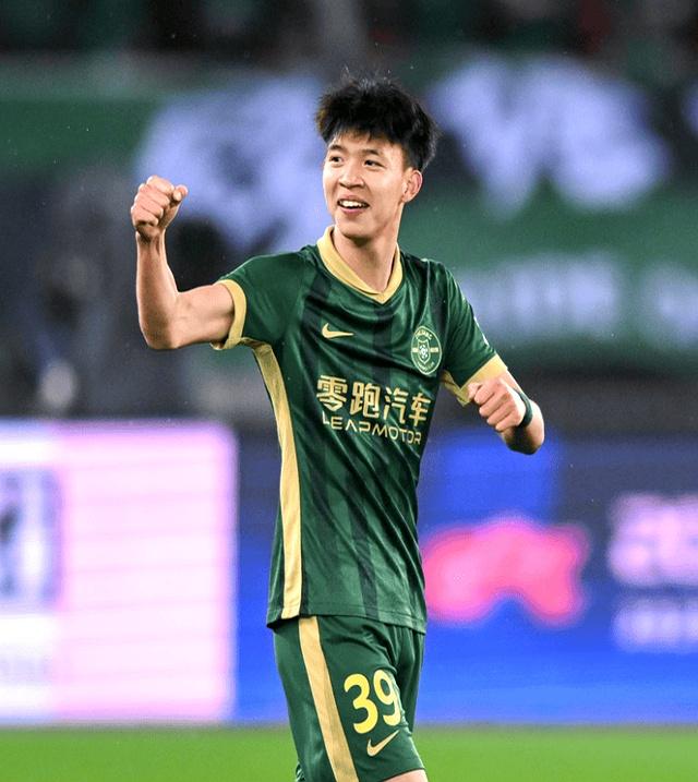 包含部罗诺内前锋表现抢眼，或引来豪门邀约的词条